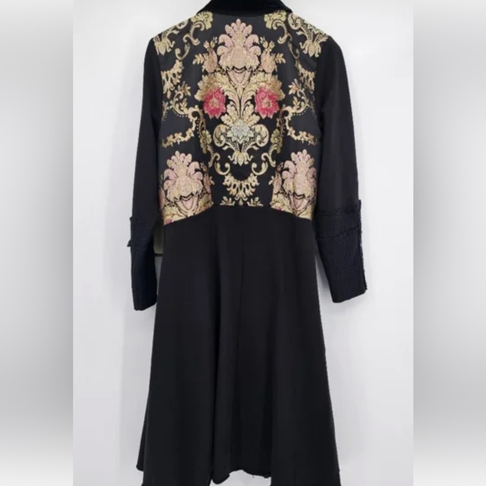 Aratta The Heart of Autumn Elegant Black Coat - Picture 2 of 7